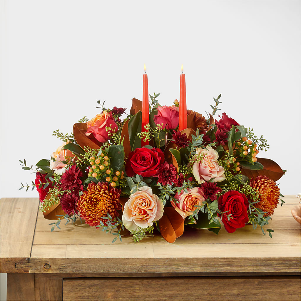 Gather Near Centerpiece – KAREN'S AND TINA'S FLOWERS, Newmarket ON