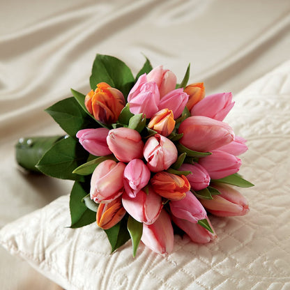Embraceable Bouquet – KAREN'S AND TINA'S FLOWERS, Newmarket ON
