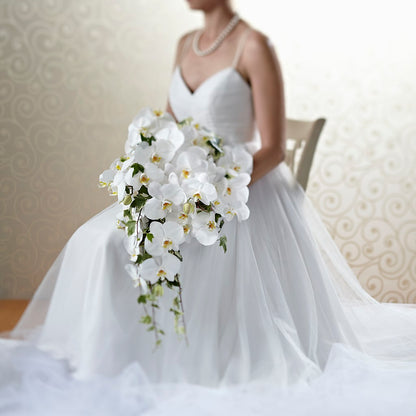 Classic White Bouquet – KAREN'S AND TINA'S FLOWERS, Newmarket ON